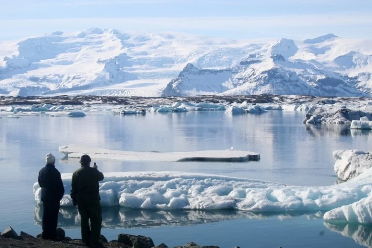 GJ-21-Jokulsarlon-enjoy-the-view