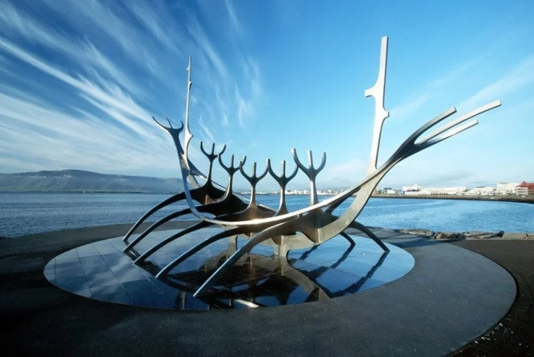 GJ-21-Reykjavik-Viking-Ship-Sculpture