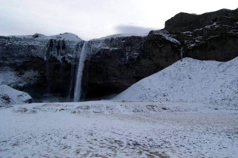 GJ-21-South-Iceland-Seljalandsfoss-Frederikke-PCs-conflicted-copy-2016-05-17